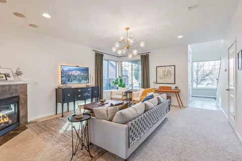 Living - 63471 Stacy Ln, Bend, OR 97701 photo 5 of 5