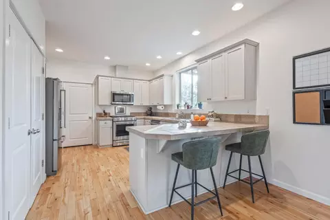 Kitchen - 63471 Stacy Ln, Bend, OR 97701 photo 1 of 4