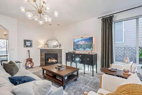 Living - 63471 Stacy Ln, Bend, OR 97701 photo 2 of 5
