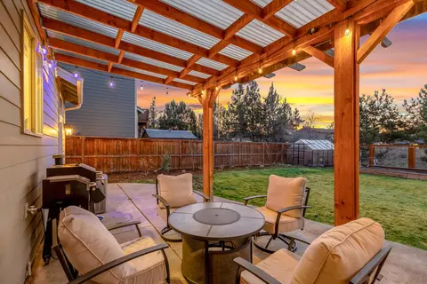 Exterior - 63471 Stacy Ln, Bend, OR 97701 photo 9 of 12