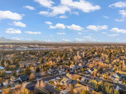 View/Area - 63471 Stacy Ln, Bend, OR 97701 photo 3 of 6