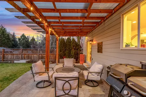 Exterior - 63471 Stacy Ln, Bend, OR 97701 photo 10 of 12