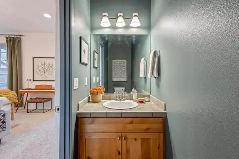 Bath - 63471 Stacy Ln, Bend, OR 97701 photo 1 of 5