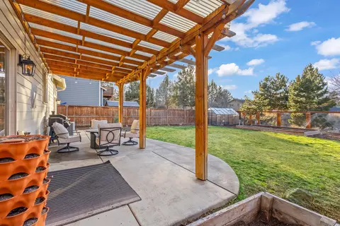 Exterior - 63471 Stacy Ln, Bend, OR 97701 photo 5 of 12