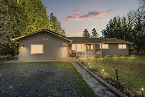 7994 Evans Creek Rd, Rogue River, OR 97537