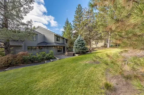 Exterior - 1648 NW Summit Dr, Bend, OR 97703 photo 6 of 10