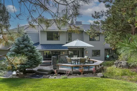 Exterior - 1648 NW Summit Dr, Bend, OR 97703 photo 4 of 10