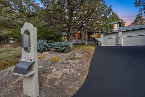 Exterior - 1648 NW Summit Dr, Bend, OR 97703 photo 7 of 10