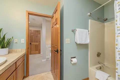 Bath - 1648 NW Summit Dr, Bend, OR 97703 photo 8 of 8