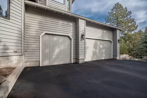 Exterior - 1648 NW Summit Dr, Bend, OR 97703 photo 8 of 10