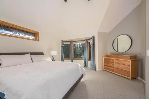 Bedroom - 1648 NW Summit Dr, Bend, OR 97703 photo 2 of 4