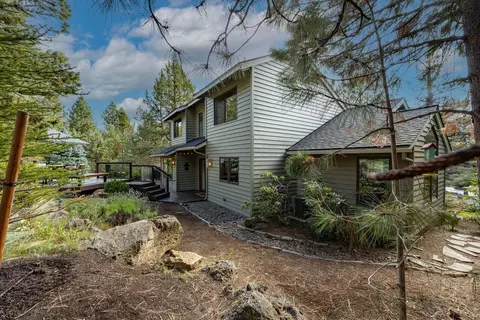 Exterior - 1648 NW Summit Dr, Bend, OR 97703 photo 5 of 10