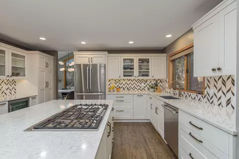 Kitchen - 1648 NW Summit Dr, Bend, OR 97703 photo 3 of 5