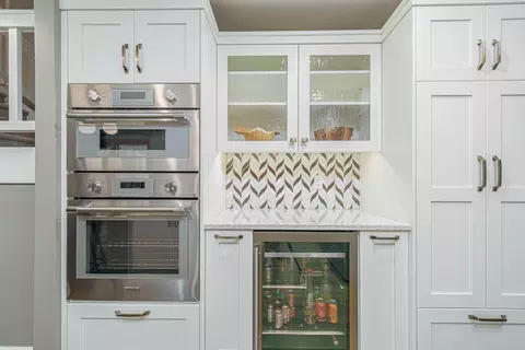 Kitchen - 1648 NW Summit Dr, Bend, OR 97703 photo 4 of 5