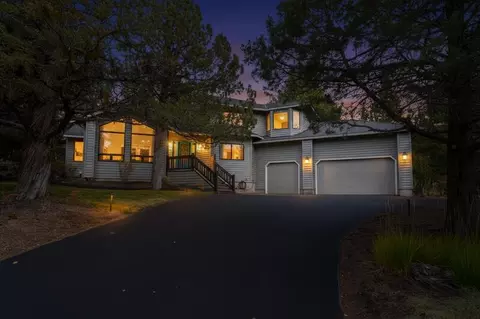 Exterior - 1648 NW Summit Dr, Bend, OR 97703 photo 9 of 10