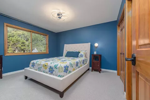 Bedroom - 1648 NW Summit Dr, Bend, OR 97703 photo 3 of 4
