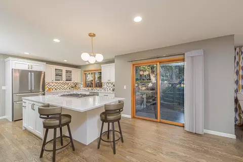 Kitchen - 1648 NW Summit Dr, Bend, OR 97703 photo 2 of 5