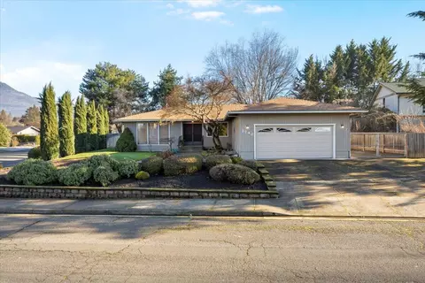 2740 Prescott St, Medford, OR 97504