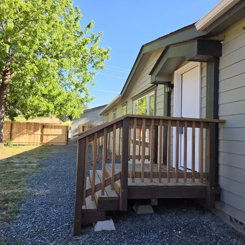 5250 Redwood Ave, Grants Pass, OR 97527