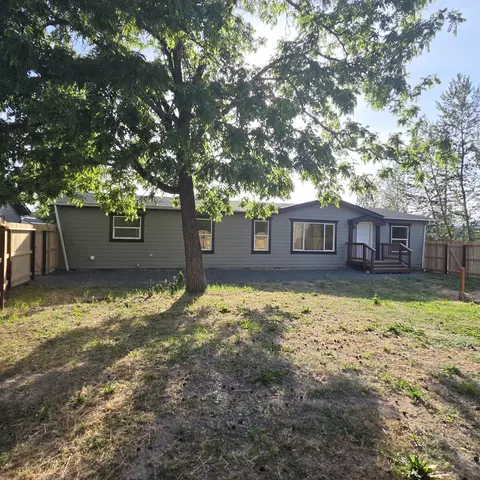 5250 Redwood Ave, Grants Pass, OR 97527