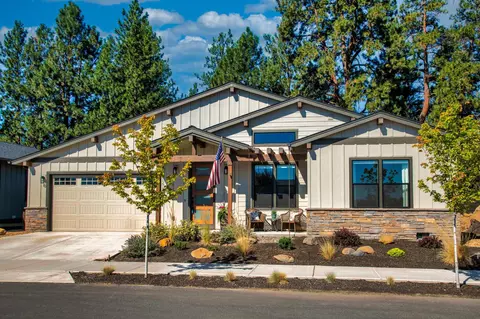 1151 N Jantzen Ct, Sisters, OR 97759