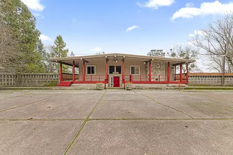 975 NW Starlite Pl, Grants Pass, OR 97526