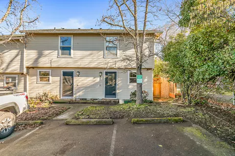 132 S Mountain Ave #4, Ashland, OR 97520