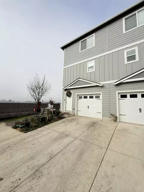 7821 Jacqueline Way, White City, OR 97503