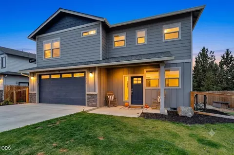 2260 NE Indigo Ln, Bend, OR 97701
