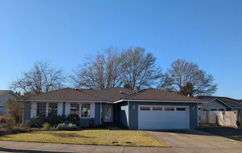 2388 Temple Dr, Medford, OR 97504