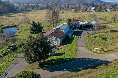 6676 Pioneer Rd, Medford, OR 97501