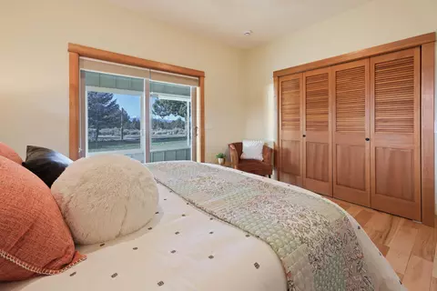 Bedroom - 60995 Ward Rd, Bend, OR 97702 photo 6 of 6
