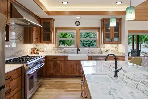 Kitchen - 60995 Ward Rd, Bend, OR 97702 photo 4 of 6