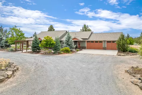 Exterior - 60995 Ward Rd, Bend, OR 97702 photo 11 of 33