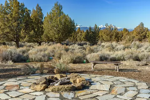 Exterior - 60995 Ward Rd, Bend, OR 97702 photo 3 of 33