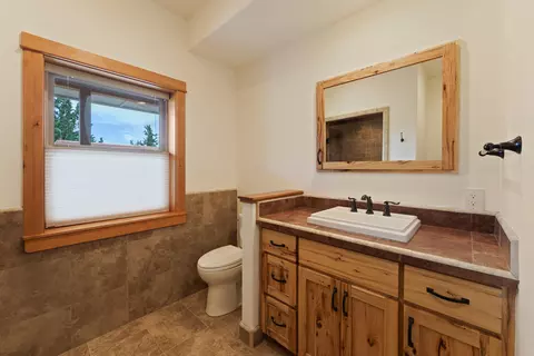 Bath - 60995 Ward Rd, Bend, OR 97702 photo 5 of 9