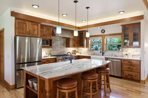Kitchen - 60995 Ward Rd, Bend, OR 97702 photo 3 of 6