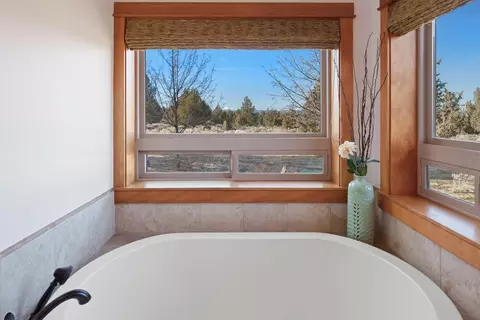 Bath - 60995 Ward Rd, Bend, OR 97702 photo 3 of 9