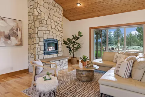 Living - 60995 Ward Rd, Bend, OR 97702 photo 2 of 4