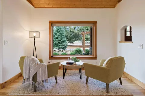 Living - 60995 Ward Rd, Bend, OR 97702 photo 3 of 4