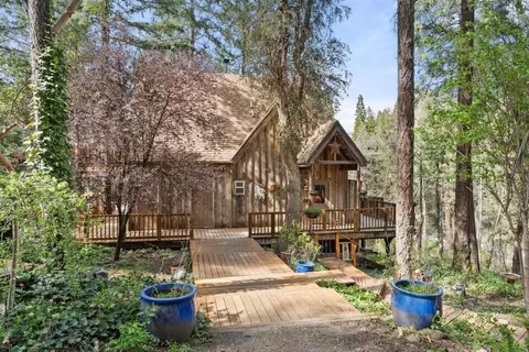 1584 Yale Creek Rd, Jacksonville, OR 97530