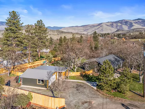 10 Velna Way, Ashland, OR 97520