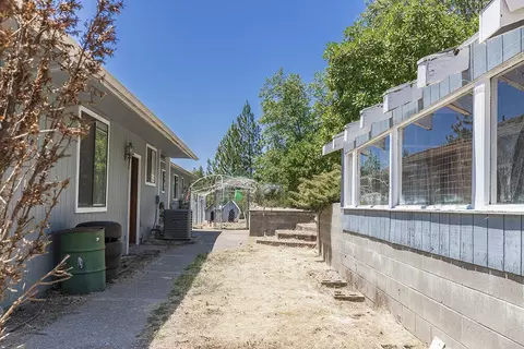 Exterior - 300 Work Ln, Grants Pass, OR 97527 photo 7 of 11