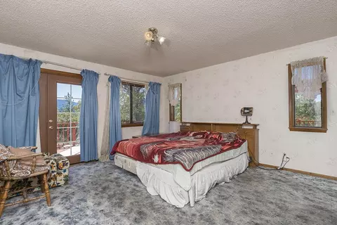 Bedroom - 300 Work Ln, Grants Pass, OR 97527 photo 2 of 4
