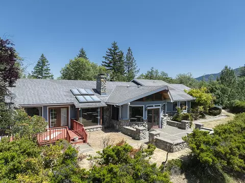 Exterior - 300 Work Ln, Grants Pass, OR 97527 photo 3 of 11