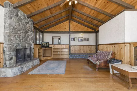 Living - 300 Work Ln, Grants Pass, OR 97527 photo 3 of 3