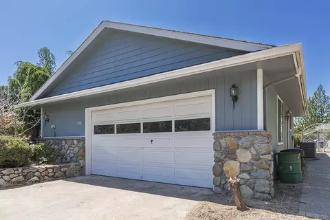 Exterior - 300 Work Ln, Grants Pass, OR 97527 photo 6 of 11