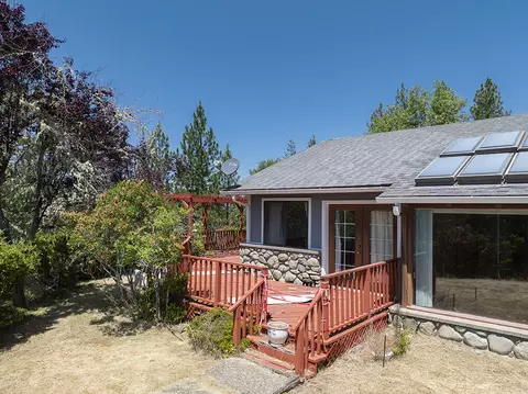 Exterior - 300 Work Ln, Grants Pass, OR 97527 photo 5 of 11