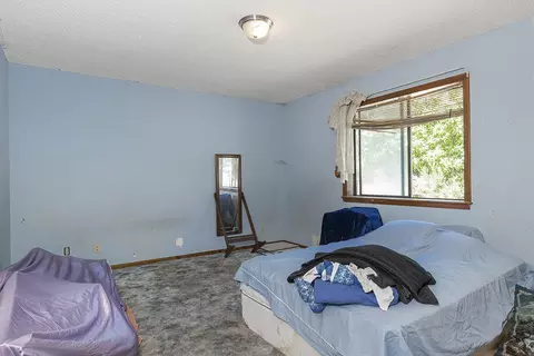 Bedroom - 300 Work Ln, Grants Pass, OR 97527 photo 4 of 4