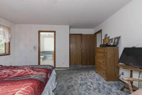 Bedroom - 300 Work Ln, Grants Pass, OR 97527 photo 1 of 4